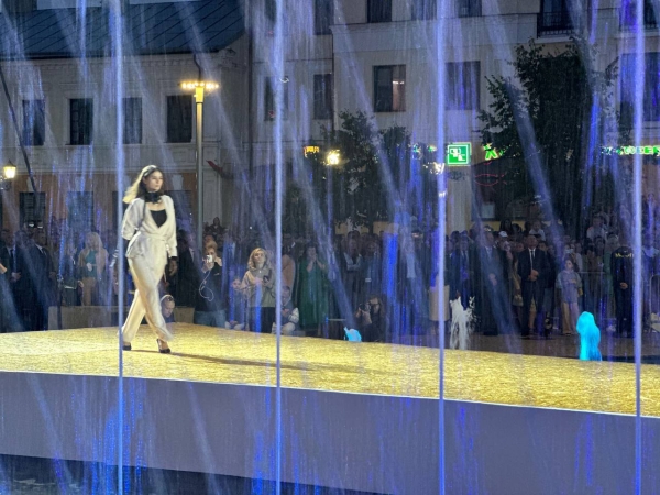 «Водная феерия» - вечерний показ Брестского фестиваля моды и стиля «LookБуг» стартовала на Советской у фонтана «Водная феерия» - вечерний показ Брестского фестиваля моды и стиля «LookБуг» стартовала на Советской у фонтана