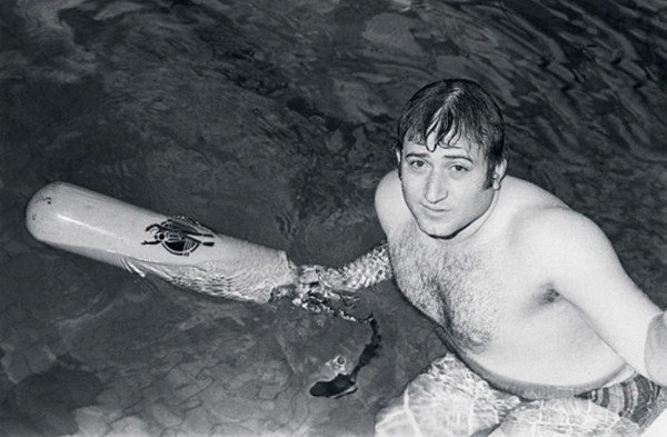 Спас людей из тонущего троллейбуса ценой карьеры. История советского пловца-супергероя Спас людей из тонущего троллейбуса ценой карьеры. История советского пловца-супергероя