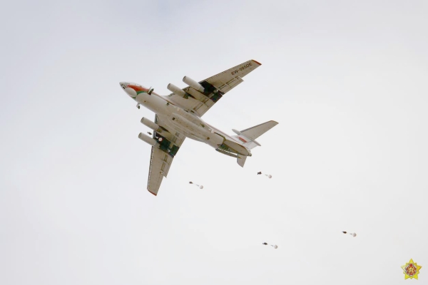 Как прошло сегодняшнее десантирование под Брестом. Фоторепортаж Как прошло сегодняшнее десантирование под Брестом. Фоторепортаж