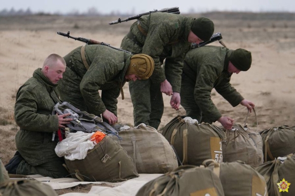 Как прошло сегодняшнее десантирование под Брестом. Фоторепортаж Как прошло сегодняшнее десантирование под Брестом. Фоторепортаж