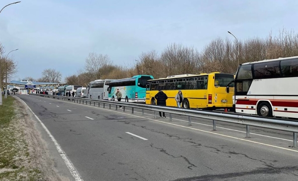 На автобусе в Польшу. Сколько придется простоять в очереди на белорусской границе? На автобусе в Польшу. Сколько придется простоять в очереди на белорусской границе?