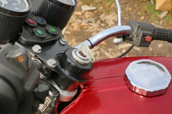 Белорус продает «Яву» за 1 500 долларов по курсу