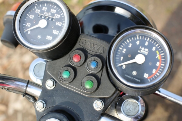 Белорус продает «Яву» за 1 500 долларов по курсу