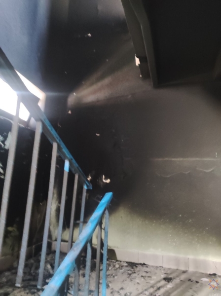 Акриловая ванна загорелась между этажами многоэтажки в Бобруйске