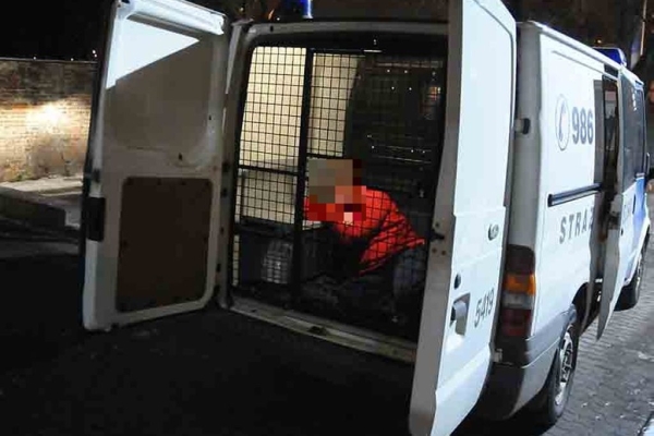 В Варшаве уснувший на тротуаре белорус оказался в розыске В Варшаве уснувший на тротуаре белорус оказался в розыске