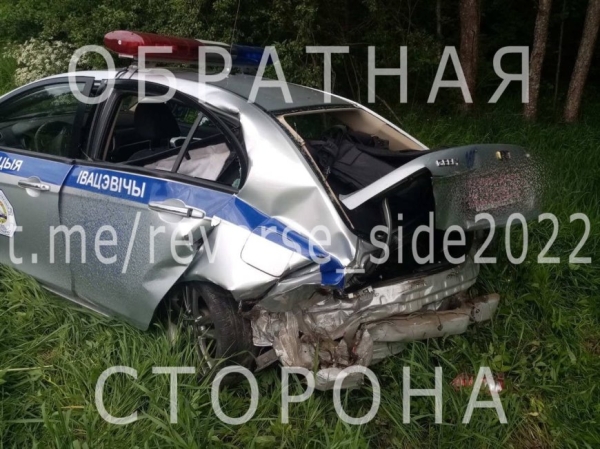 Легковушка врезалась в машину ГАИ в Ивацевичском районе