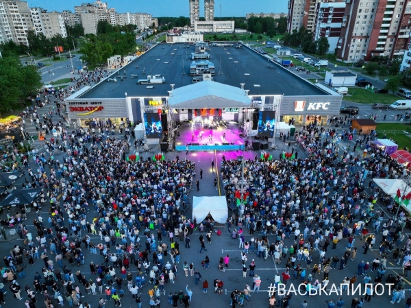 Выступлением Galibri & Mavik и красивым фейерверком завершились празднования 45-летия Московского района Бреста Выступлением Galibri & Mavik и красивым фейерверком завершились празднования 45-летия Московского района Бреста