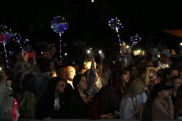 Выступлением Galibri & Mavik и красивым фейерверком завершились празднования 45-летия Московского района Бреста Выступлением Galibri & Mavik и красивым фейерверком завершились празднования 45-летия Московского района Бреста