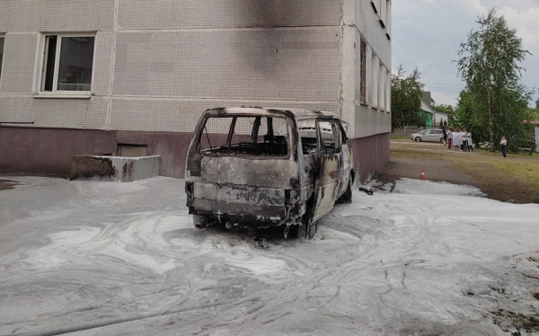 Микроавтобус загорелся в Барановичах Микроавтобус загорелся в Барановичах