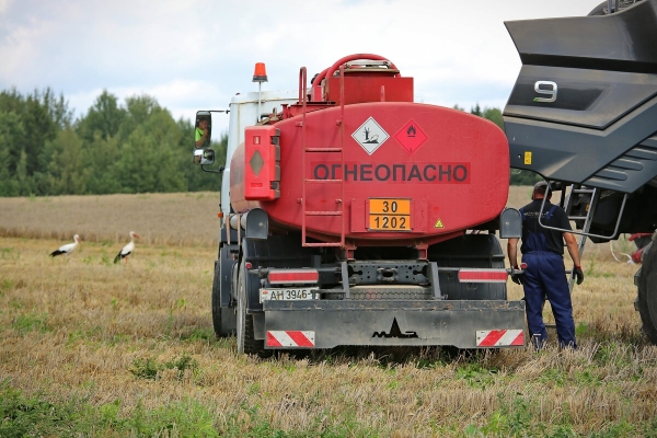 Водитель самого крутого комбайна в Беларуси: «За 1 000 рублей в поле точно бы не работал!»