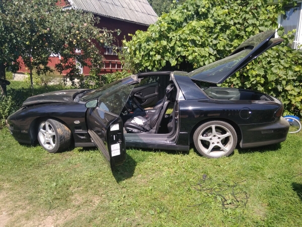 Показываем два редких Pontiac Firebird, которые есть в Беларуси Показываем два редких Pontiac Firebird, которые есть в Беларуси