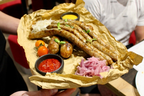 Наслаждайся вкусной кухней и играй в боулинг! На Советской в центре Бреста открылось новое кафе «David Bowley». Бронь столиков и дорожек