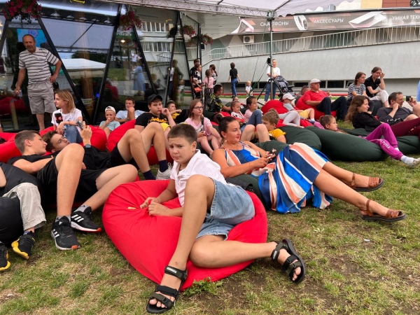 Полтонны мороженого, розыгрыши, фан-зона: праздник в честь II Игр стран СНГ устроили в Бресте Полтонны мороженого, розыгрыши, фан-зона: праздник в честь II Игр стран СНГ устроили в Бресте