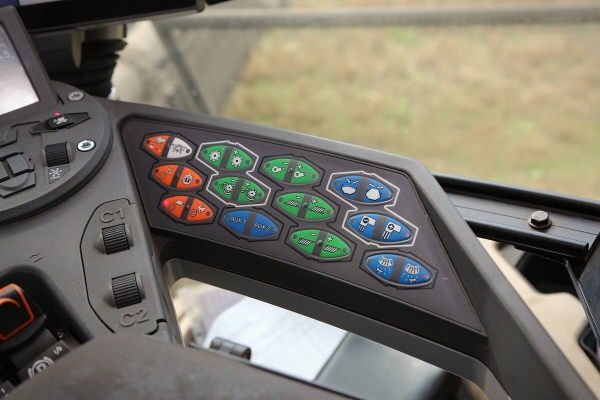 Водитель самого крутого комбайна в Беларуси: «За 1 000 рублей в поле точно бы не работал!»