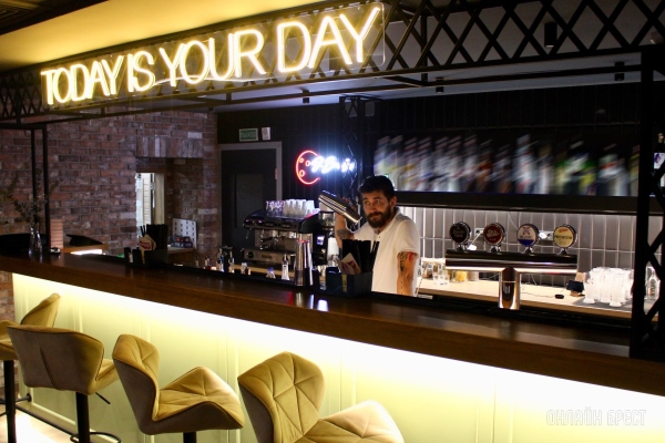 Наслаждайся вкусной кухней и играй в боулинг! На Советской в центре Бреста открылось новое кафе «David Bowley». Бронь столиков и дорожек