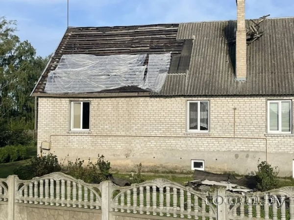 В Брестском районе гроза обесточила 14 населенных пунктов, с трех домов сорвало крыши В Брестском районе гроза обесточила 14 населенных пунктов, с трех домов сорвало крыши