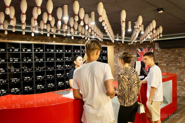 Наслаждайся вкусной кухней и играй в боулинг! На Советской в центре Бреста открылось новое кафе «David Bowley». Бронь столиков и дорожек