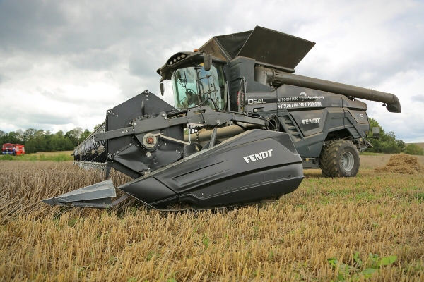 Водитель самого крутого комбайна в Беларуси: «За 1 000 рублей в поле точно бы не работал!»