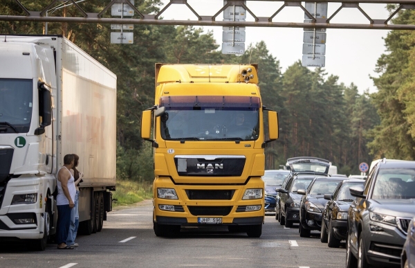 «Наши пожилые водители почти все в разводе». Пообщались с дальнобойщиками на белорусско-литовской границе «Наши пожилые водители почти все в разводе». Пообщались с дальнобойщиками на белорусско-литовской границе