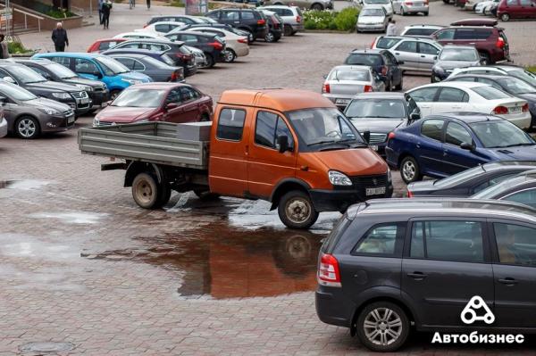 Водители назвали главные проблемы дворовых парковок Водители назвали главные проблемы дворовых парковок