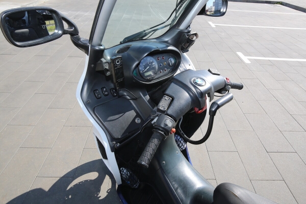 «Покупал за $2 200, но для меня — цены ему нет!» Белорус приобрёл редкий скутер BMW C1 «Покупал за $2 200, но для меня — цены ему нет!» Белорус приобрёл редкий скутер BMW C1