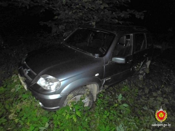 Белорус за одну ночь угнал у фермера трактор и внедорожник. Что он хотел с ними сделать? Белорус за одну ночь угнал у фермера трактор и внедорожник. Что он хотел с ними сделать?