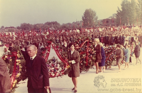 25 сентября 1971 был торжественно открыт мемориальный комплекс «Брестская крепость-герой» 25 сентября 1971 был торжественно открыт мемориальный комплекс «Брестская крепость-герой»