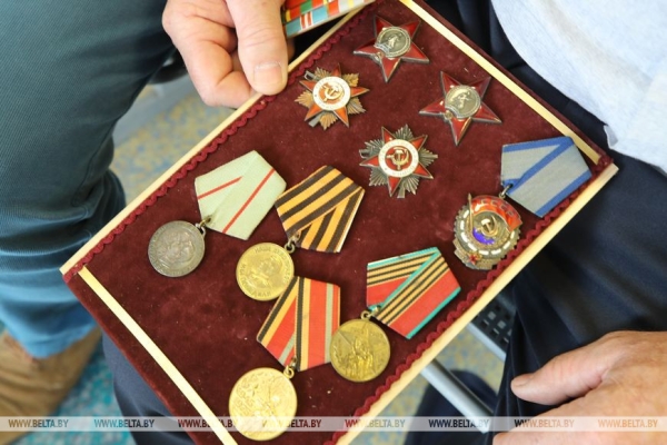 Жизнь достойна блокбастера. Под Пинском установили мемориальную доску борцу за воссоединение Беларуси