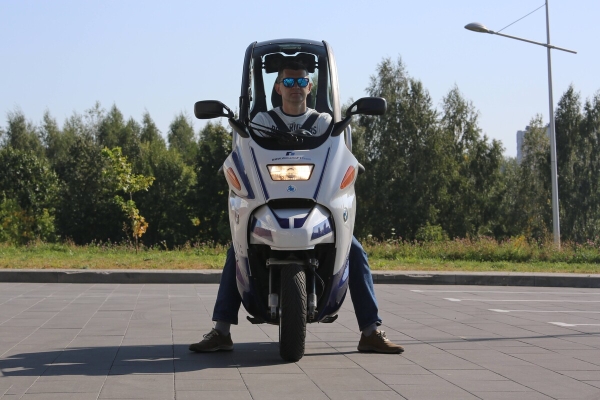 «Покупал за $2 200, но для меня — цены ему нет!» Белорус приобрёл редкий скутер BMW C1 «Покупал за $2 200, но для меня — цены ему нет!» Белорус приобрёл редкий скутер BMW C1