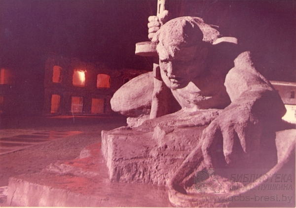 25 сентября 1971 был торжественно открыт мемориальный комплекс «Брестская крепость-герой» 25 сентября 1971 был торжественно открыт мемориальный комплекс «Брестская крепость-герой»