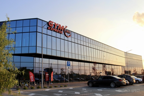 «GYM Express» на Варшавском шоссе - первый круглосуточный фитнес-клуб в Бресте. Высокотехнологичные тренажеры, финская сауна, бесплатная экскурсия, неоновый интерьер