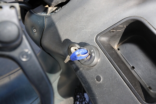 «Покупал за $2 200, но для меня — цены ему нет!» Белорус приобрёл редкий скутер BMW C1 «Покупал за $2 200, но для меня — цены ему нет!» Белорус приобрёл редкий скутер BMW C1