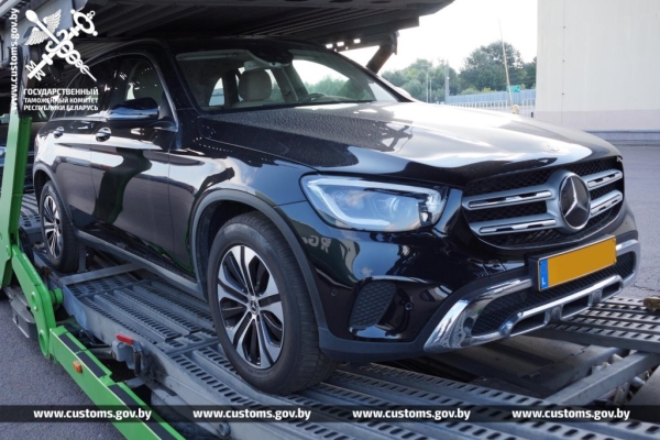 Стоимость этих Lexus и Mercedes в таможенных документах занизили вдвое. Что теперь будет с перевозчиками? Стоимость этих Lexus и Mercedes в таможенных документах занизили вдвое. Что теперь будет с перевозчиками?