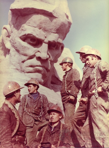 25 сентября 1971 был торжественно открыт мемориальный комплекс «Брестская крепость-герой» 25 сентября 1971 был торжественно открыт мемориальный комплекс «Брестская крепость-герой»