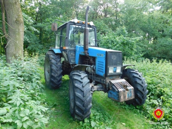 Белорус за одну ночь угнал у фермера трактор и внедорожник. Что он хотел с ними сделать? Белорус за одну ночь угнал у фермера трактор и внедорожник. Что он хотел с ними сделать?