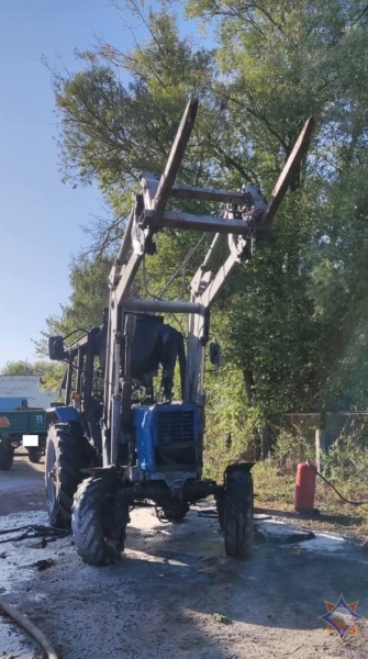 В Ивановском районе загорелся трактор В Ивановском районе загорелся трактор