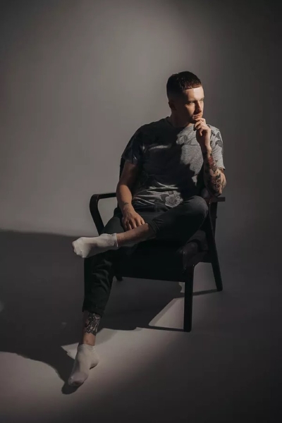 Жил в притоне и сдавал бутылки: как сирота вырвался из замкнутого круга