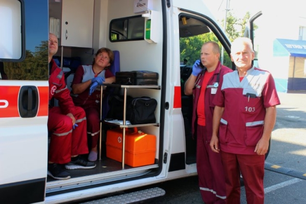 Сотрудники МЧС в Кобрине ликвидировали условный пожар и спасли людей из административного здания Сотрудники МЧС в Кобрине ликвидировали условный пожар и спасли людей из административного здания