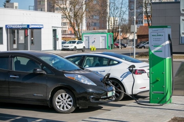 «Это машины не для обычных людей». Почему белорусы не доверяют электромобилям? «Это машины не для обычных людей». Почему белорусы не доверяют электромобилям?