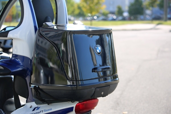 «Покупал за $2 200, но для меня — цены ему нет!» Белорус приобрёл редкий скутер BMW C1 «Покупал за $2 200, но для меня — цены ему нет!» Белорус приобрёл редкий скутер BMW C1