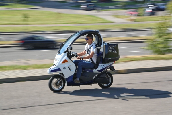 «Покупал за $2 200, но для меня — цены ему нет!» Белорус приобрёл редкий скутер BMW C1 «Покупал за $2 200, но для меня — цены ему нет!» Белорус приобрёл редкий скутер BMW C1