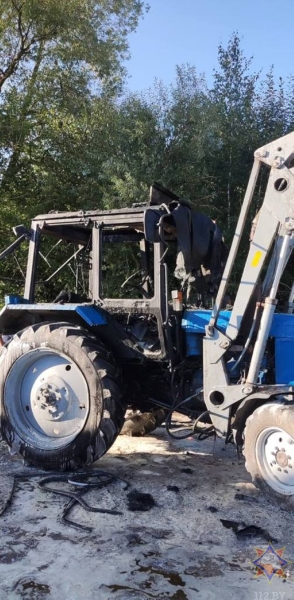 В Ивановском районе загорелся трактор В Ивановском районе загорелся трактор