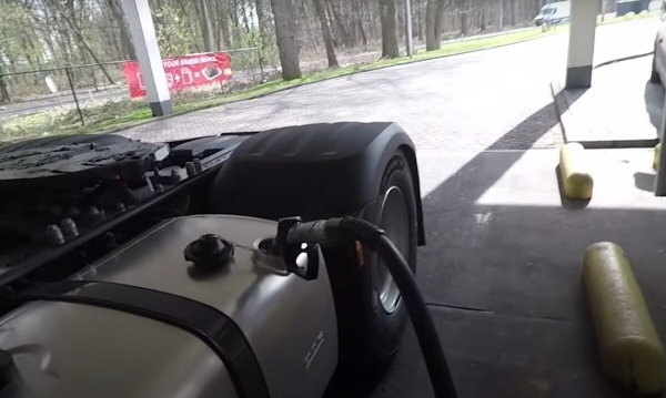 Клиентов ищет в интернете, на фуре работает сам! Как белорус начал бизнес по грузовым перевозкам в Польше Клиентов ищет в интернете, на фуре работает сам! Как белорус начал бизнес по грузовым перевозкам в Польше