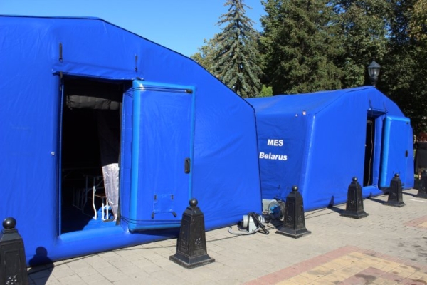 Сотрудники МЧС в Кобрине ликвидировали условный пожар и спасли людей из административного здания Сотрудники МЧС в Кобрине ликвидировали условный пожар и спасли людей из административного здания