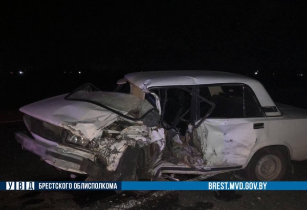 В Столинском районе произошло серьезное ДТП. Водитель автомобиля «ВАЗ» госпитализирован В Столинском районе произошло серьезное ДТП. Водитель автомобиля «ВАЗ» госпитализирован