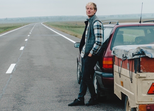 Брестчанин превратил VW Passat (B4) в «кветкамобиль» Брестчанин превратил VW Passat (B4) в «кветкамобиль»