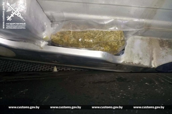 В Беларуси контрабандиста приговорили к 12 годам и конфисковали Mercedes-Benz Sprinter В Беларуси контрабандиста приговорили к 12 годам и конфисковали Mercedes-Benz Sprinter