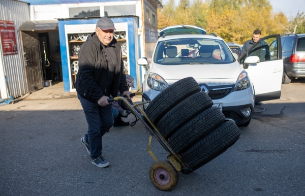 «От 50 долларов за комплект». Изучили шинный рынок в Польше и Литве