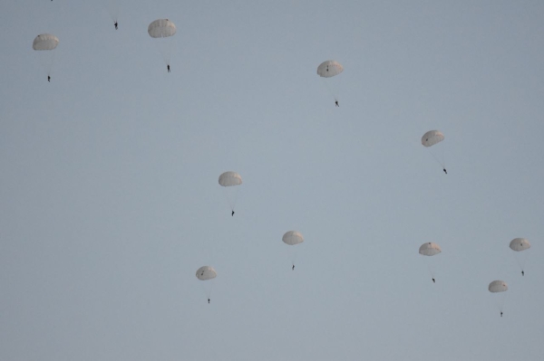 Сегодняшние прыжки из самолета Ил-76МД под Брестом. Смотрите фото Сегодняшние прыжки из самолета Ил-76МД под Брестом. Смотрите фото