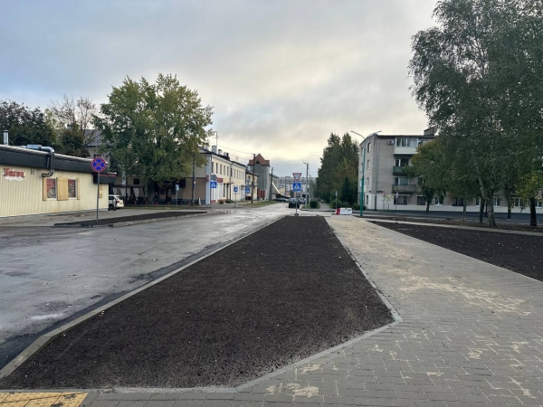 В Бресте завершают работы по обустройству новых дорожек в районе Набережной (за ЦУМом)